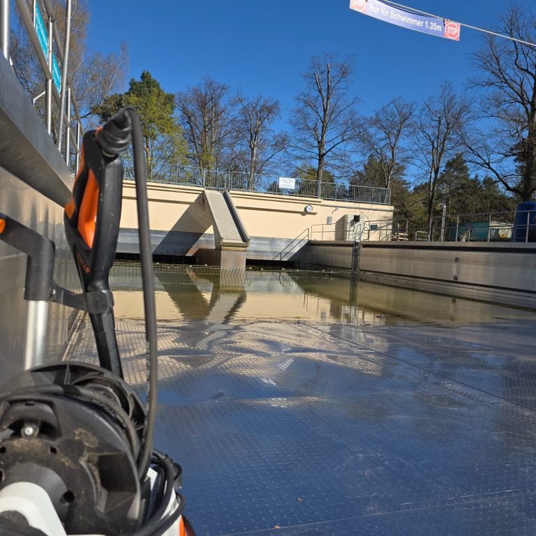 Reinigung Wellenbecken